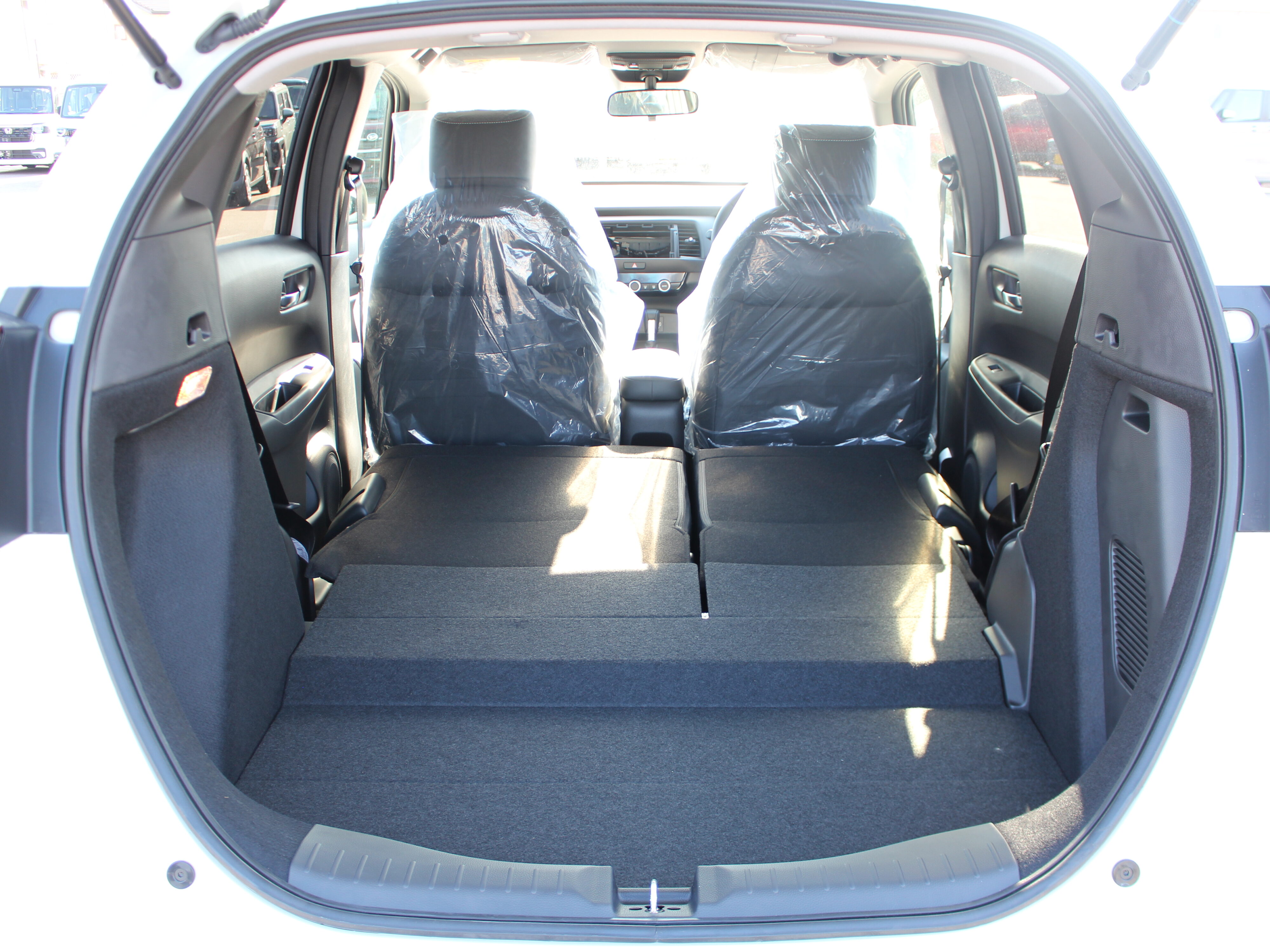 フィット　eHEV HOME BLACK 