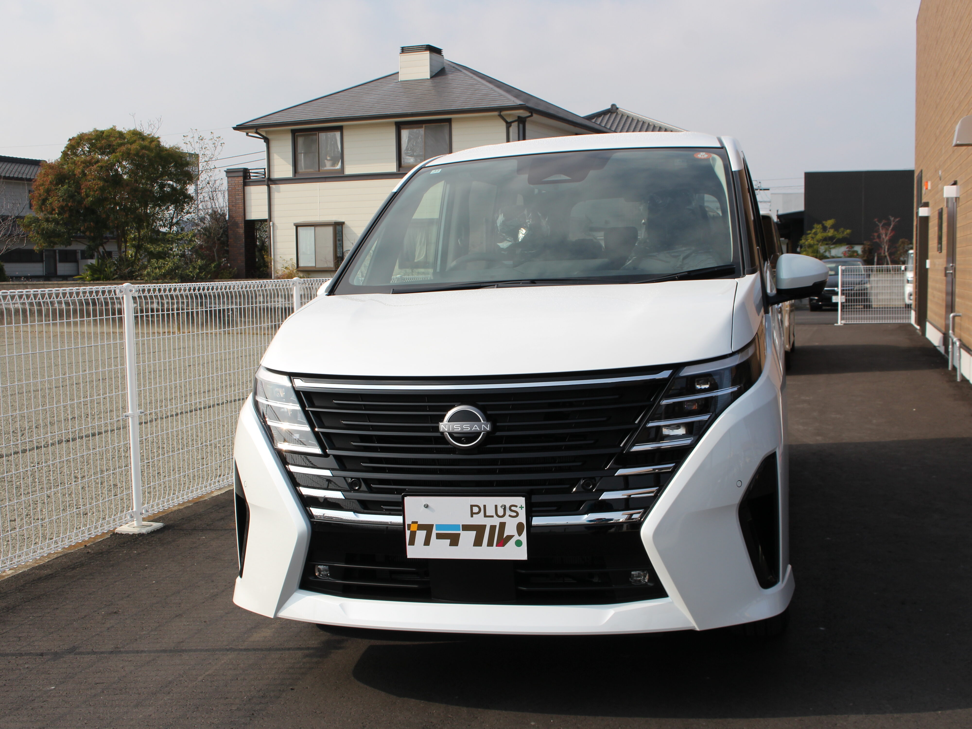 セレナ　ēパワー　ハイウェイスターV　8人乗り