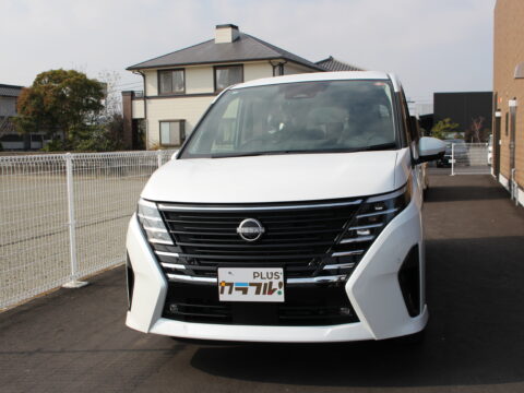 セレナ　ēパワー　ハイウェイスターV　8人乗り