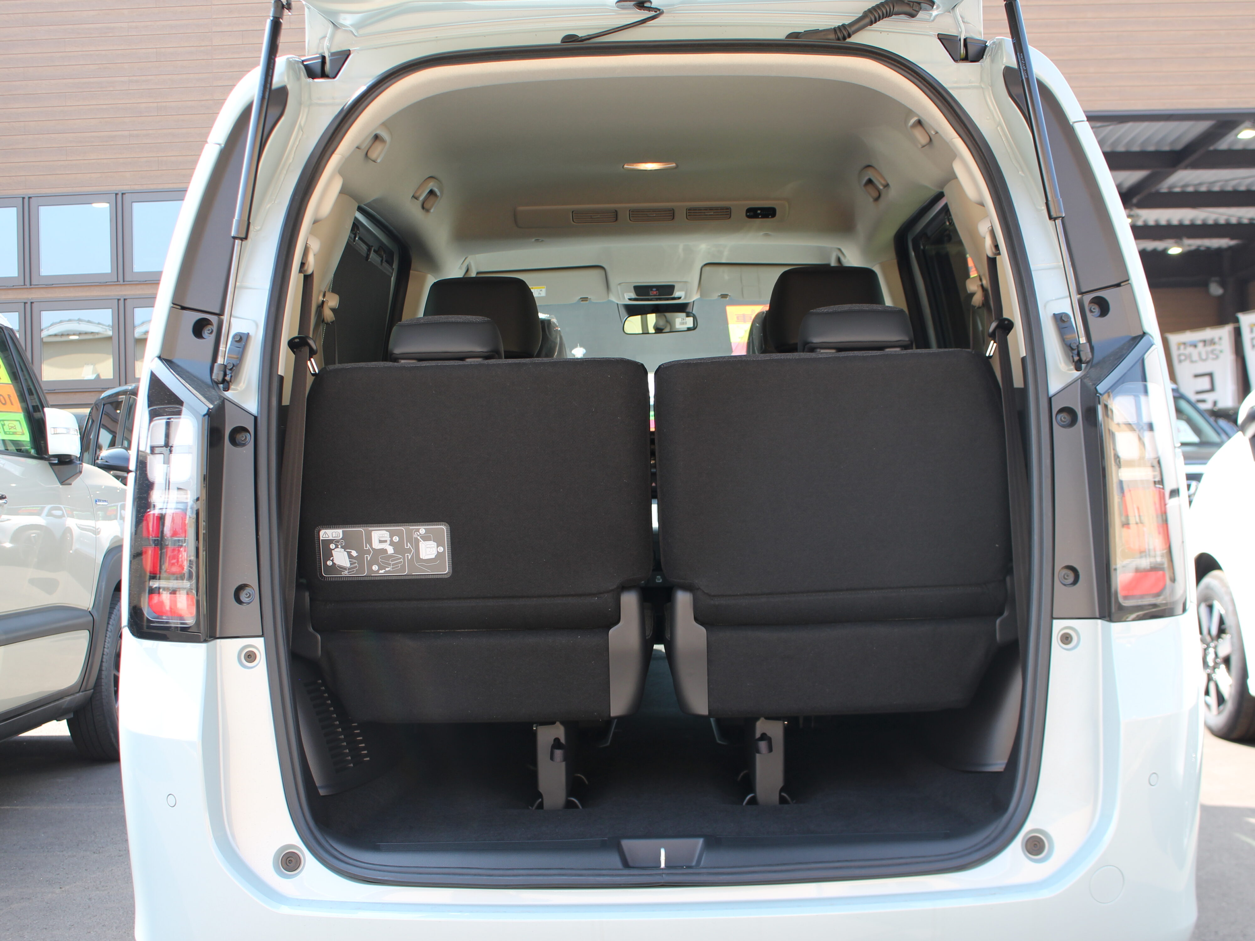 フリード　ｅ：ＨＥＶ　ＡＩＲ　ＥＸ