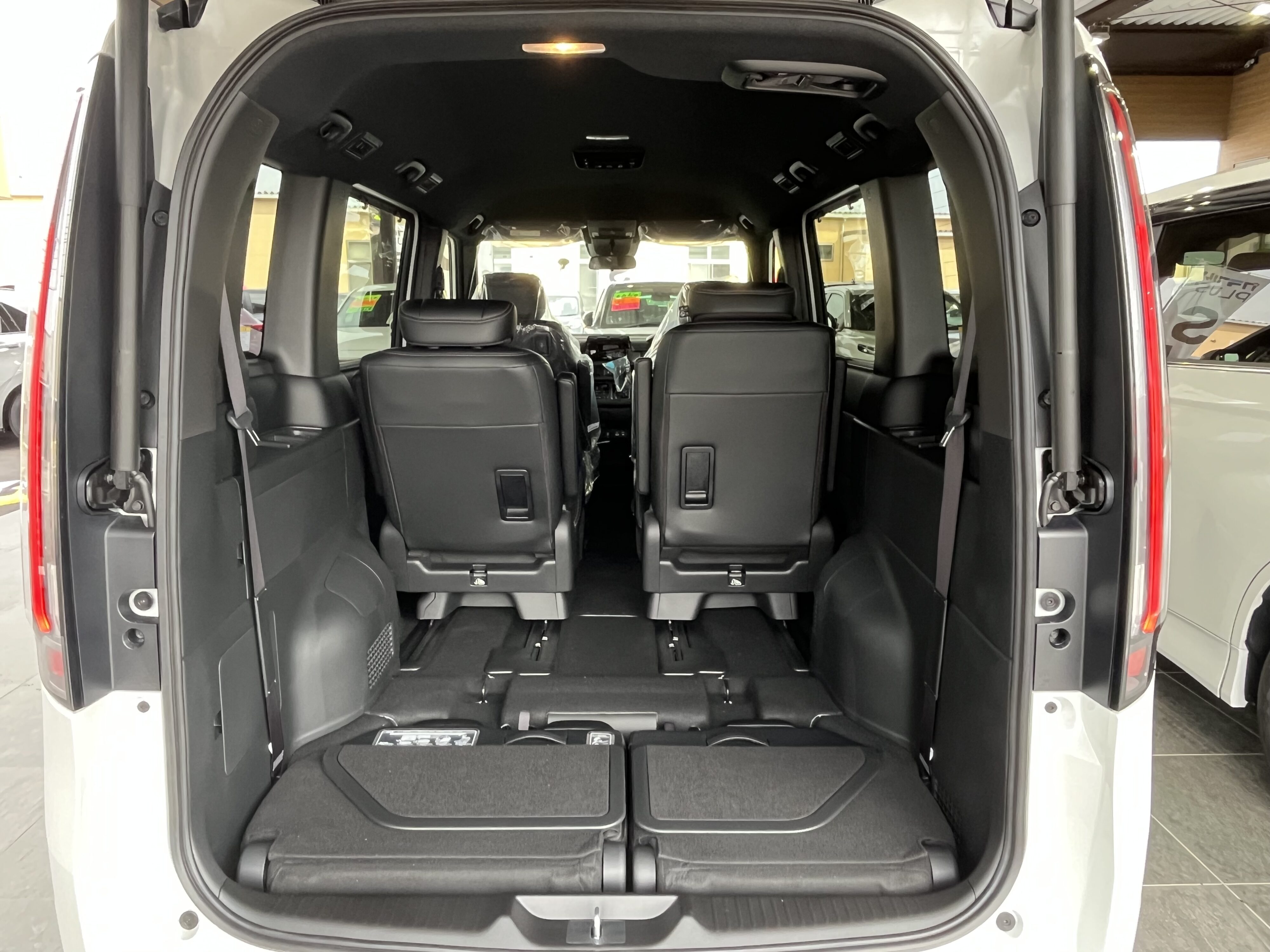 ステップワゴンスパーダ　７人乗り