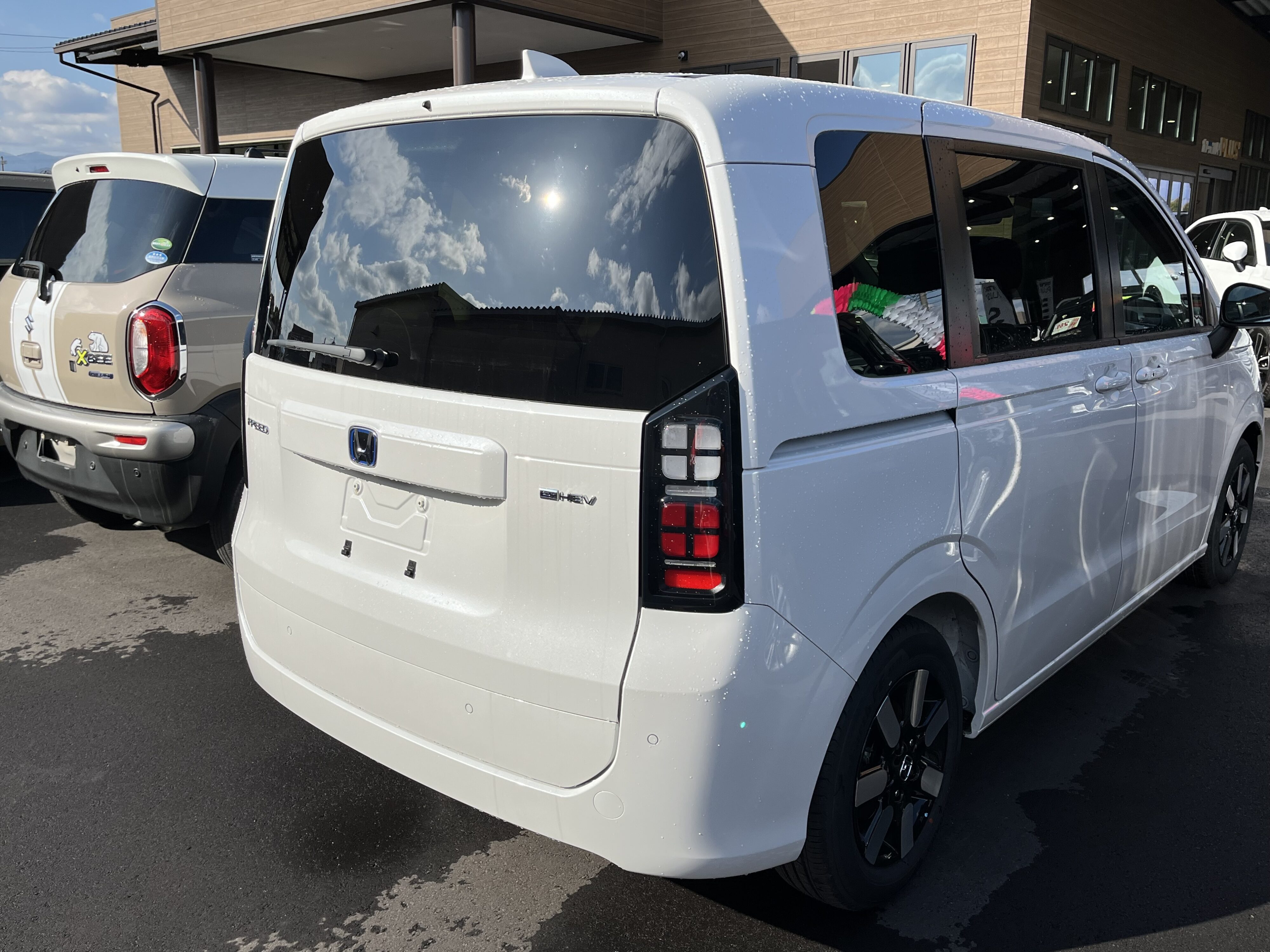 フリード　ｅ：HEV　AIR　EX　6人乗り