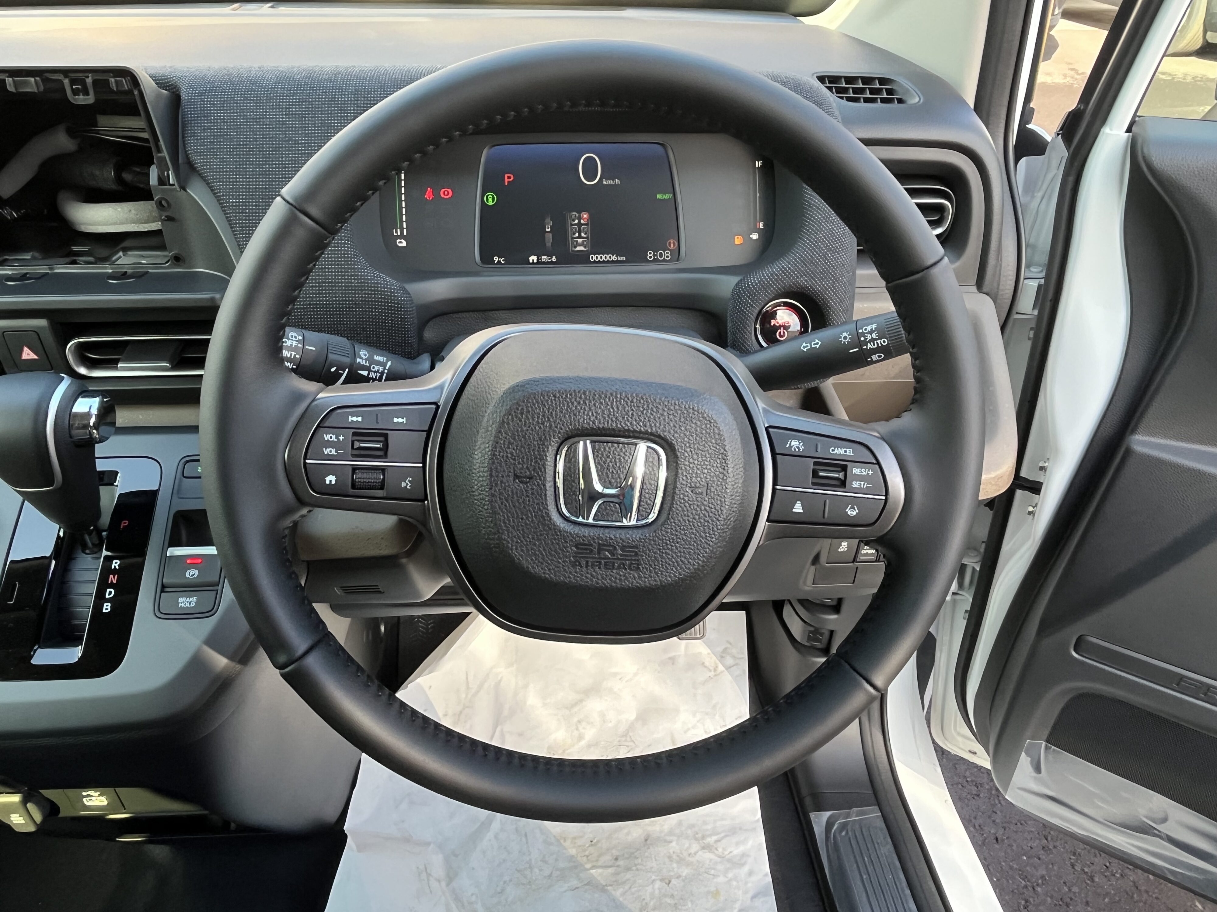 フリード　ｅ：HEV　AIR　EX　6人乗り