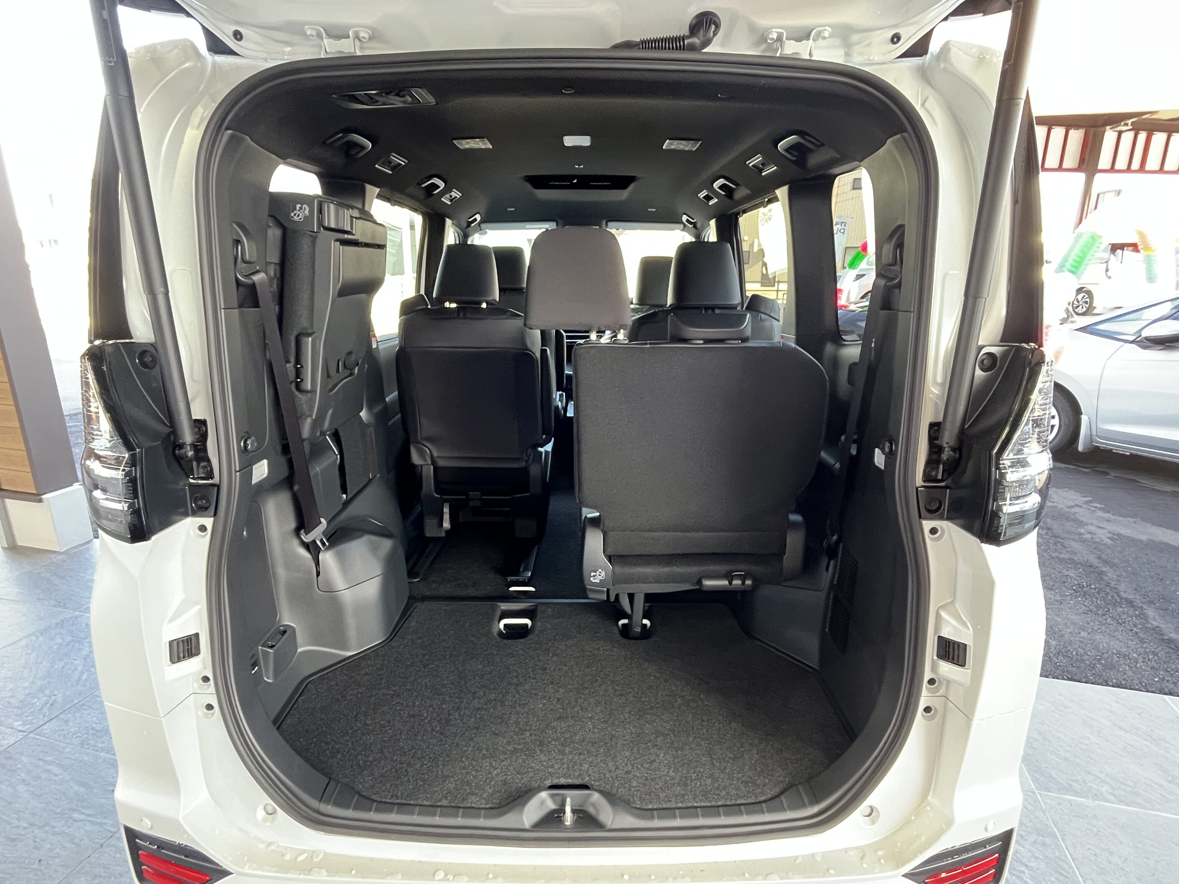 ヴォクシー　ハイブリッドS-Z　7人乗り