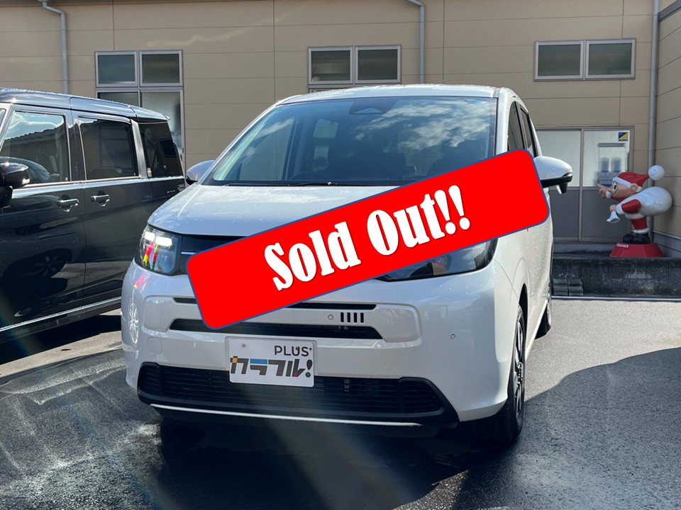 フリード　ｅ：HEV　AIR　EX　6人乗り